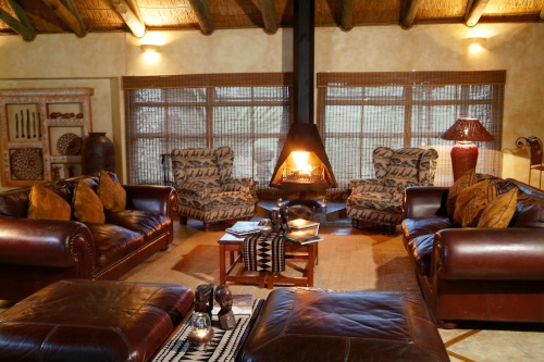 AmaKhosi Safari Lodge lounge